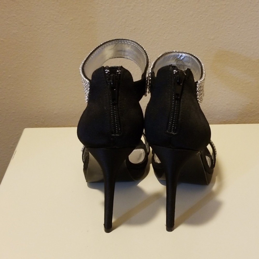Heels - Picture 3 of 6